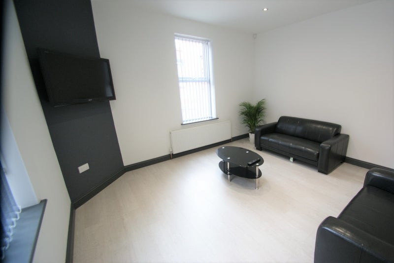 Flat Harold Avenue in Leeds