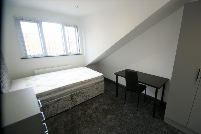 Flat Harold Avenue in Leeds