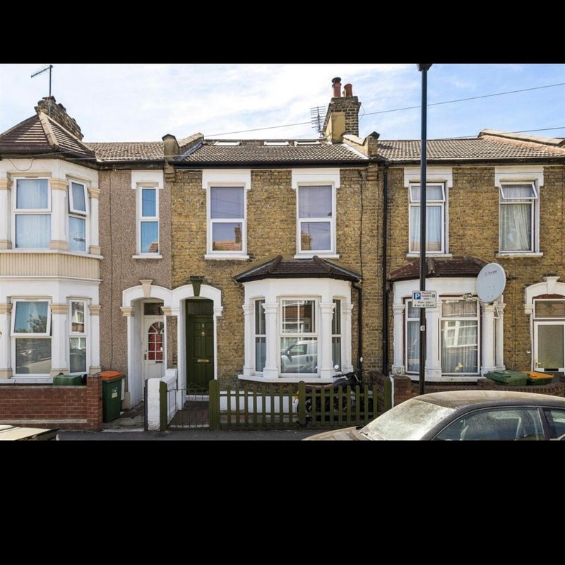 Room Calverton Road in Greater London