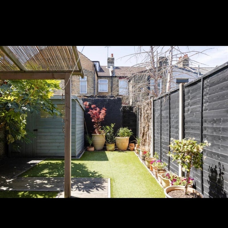 Room Calverton Road in Greater London