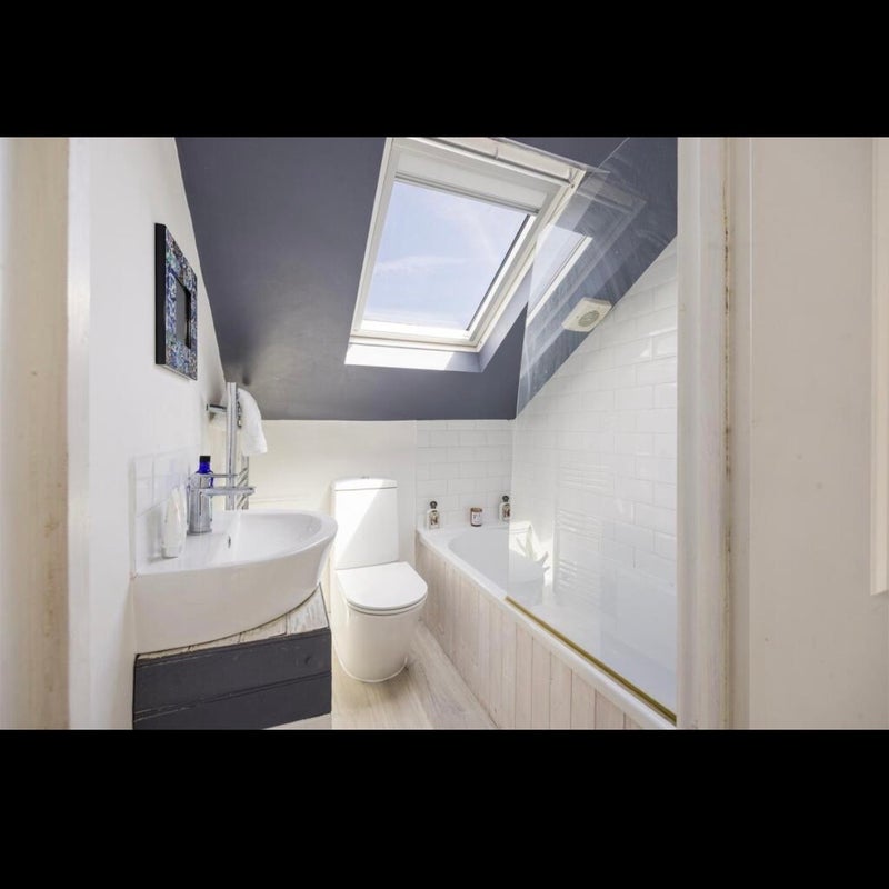 Room Calverton Road in Greater London