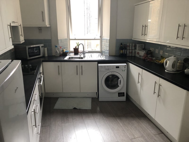 Room Langside Place in Glasgow