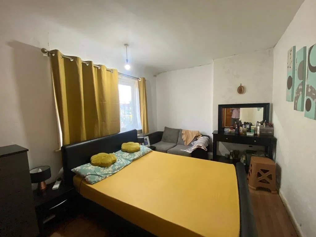 House Newhouse Walk in Greater London