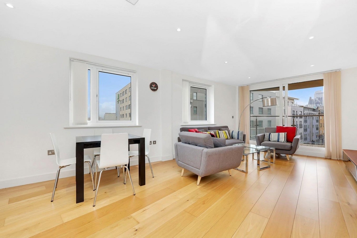 Flat Cavell Street in Greater London
