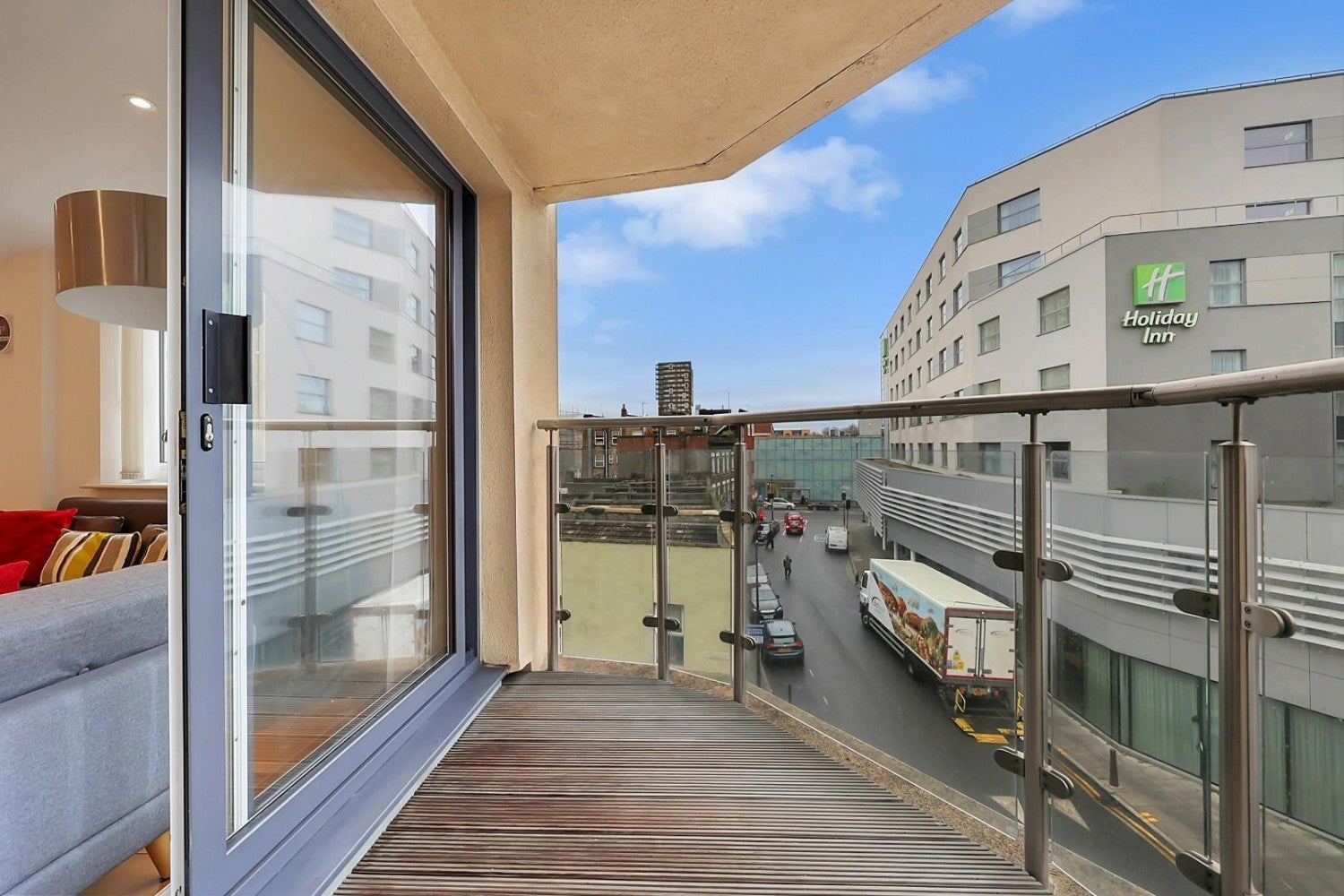 Flat Cavell Street in Greater London