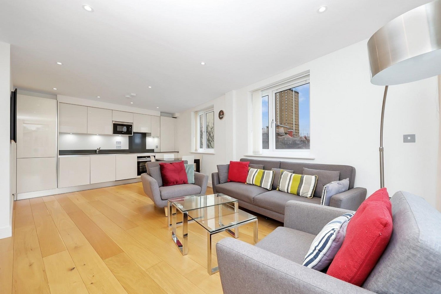 Flat Cavell Street in Greater London