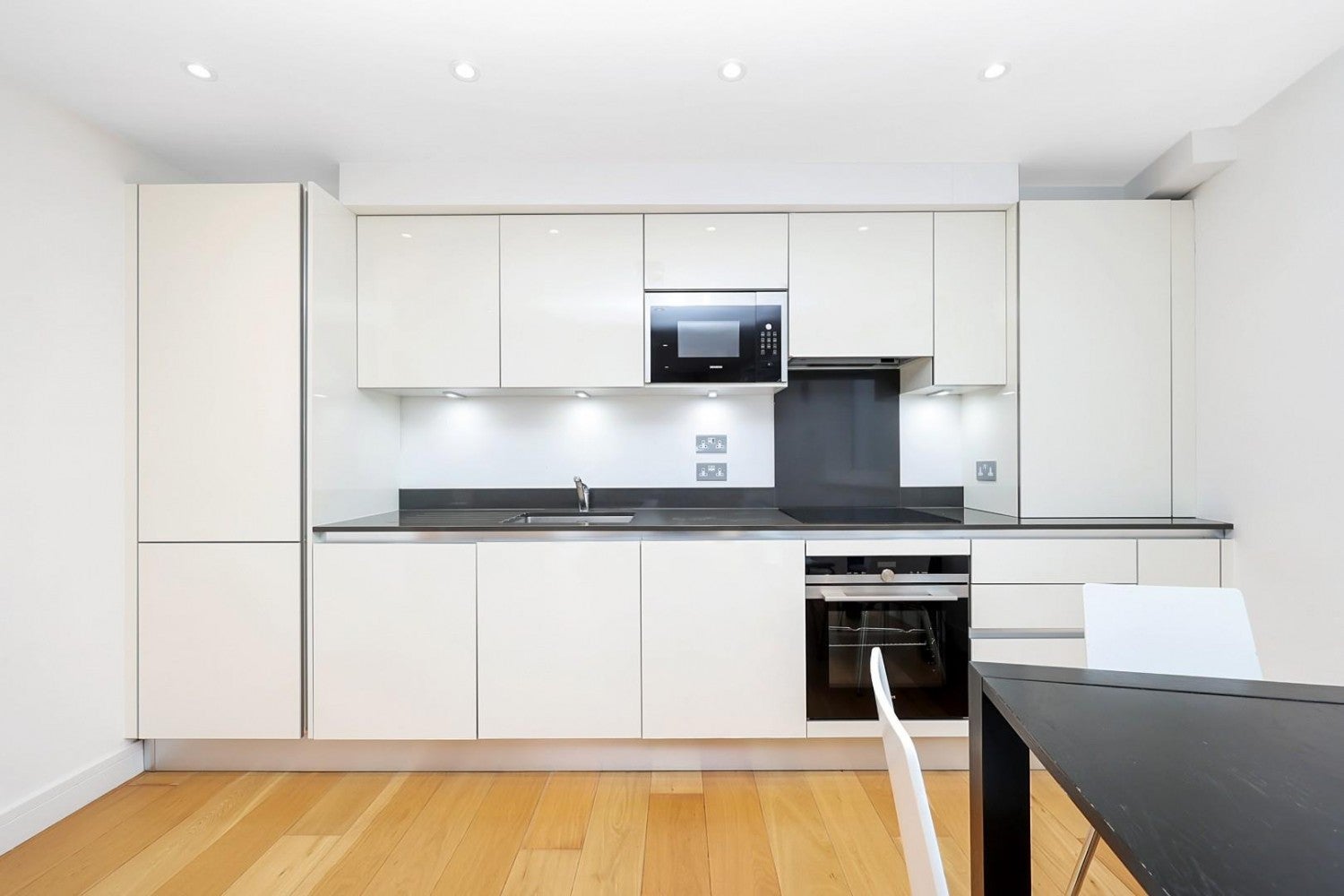 Flat Cavell Street in Greater London
