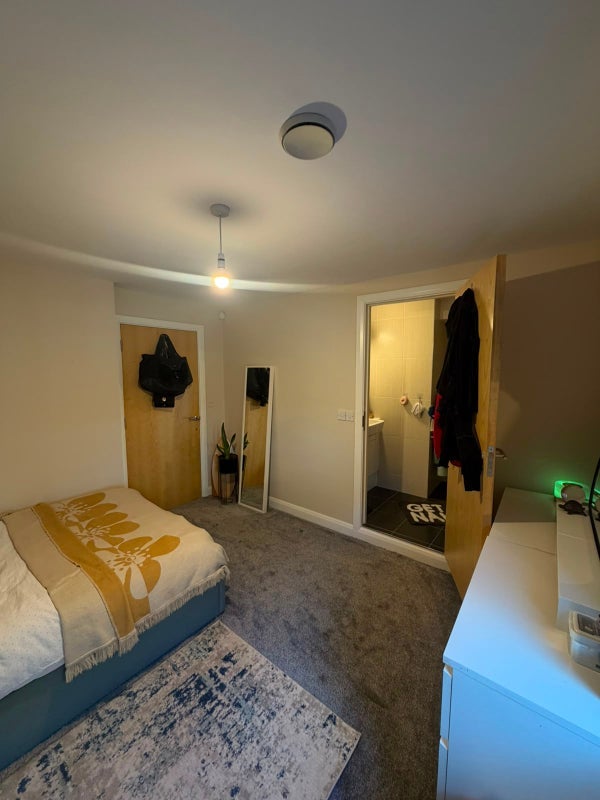 Room Whitchurch Road in Cardiff