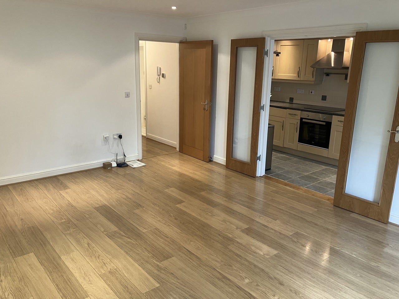 Flat Cassiobury Park Avenue in Watford