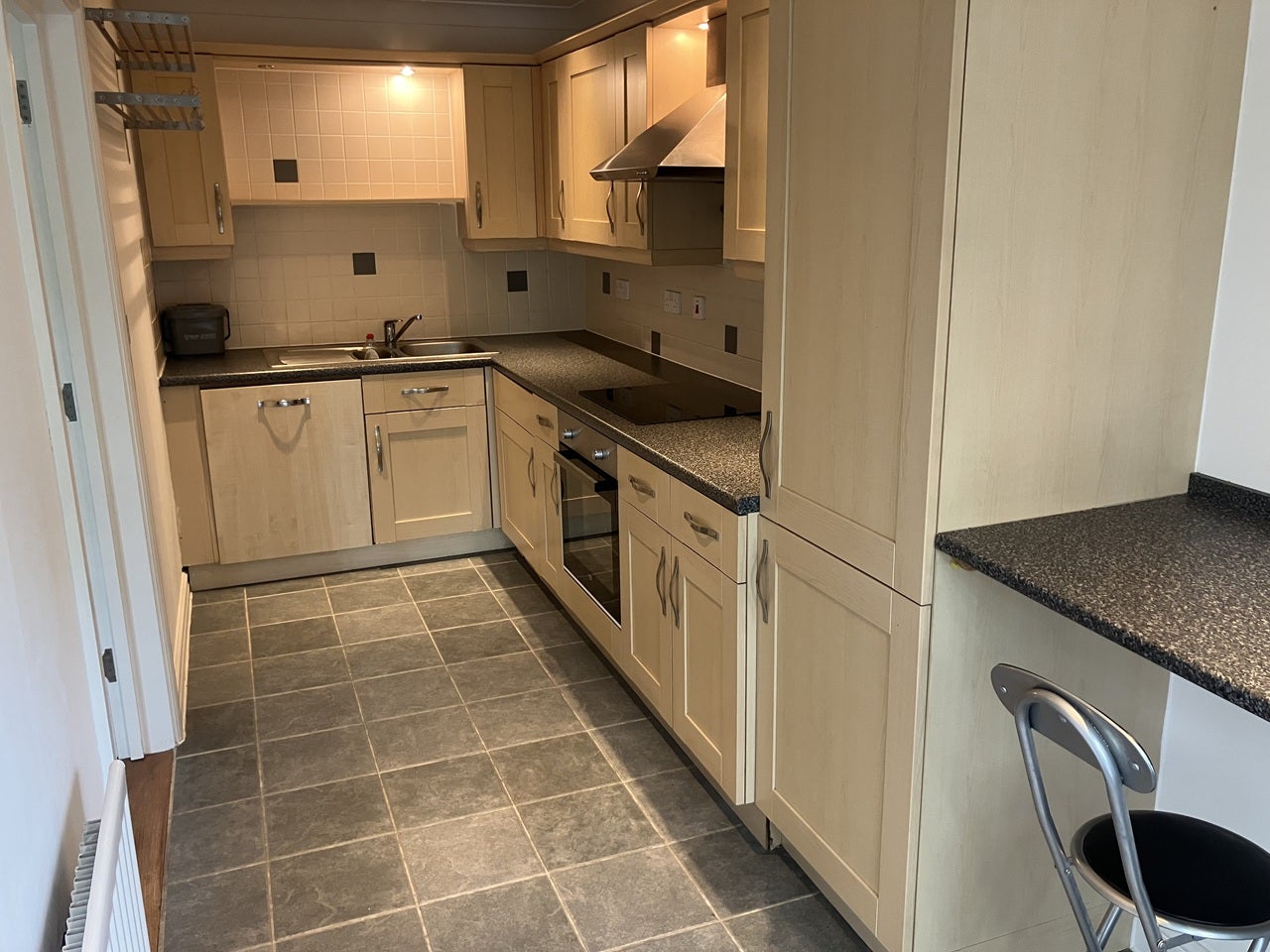 Flat Cassiobury Park Avenue in Watford
