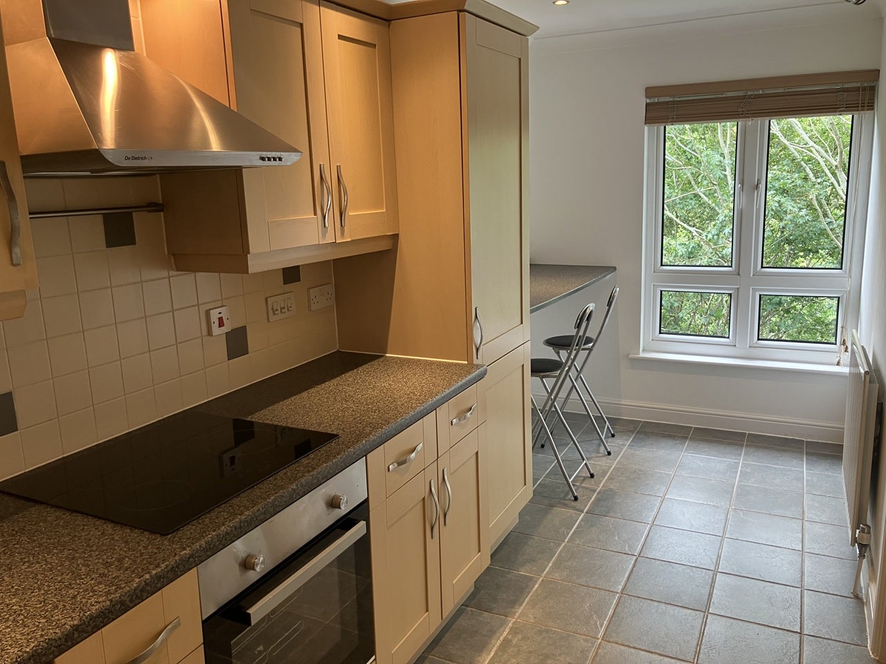 Flat Cassiobury Park Avenue in Watford