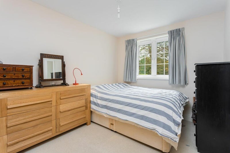 Room Valley Drive in Crawley