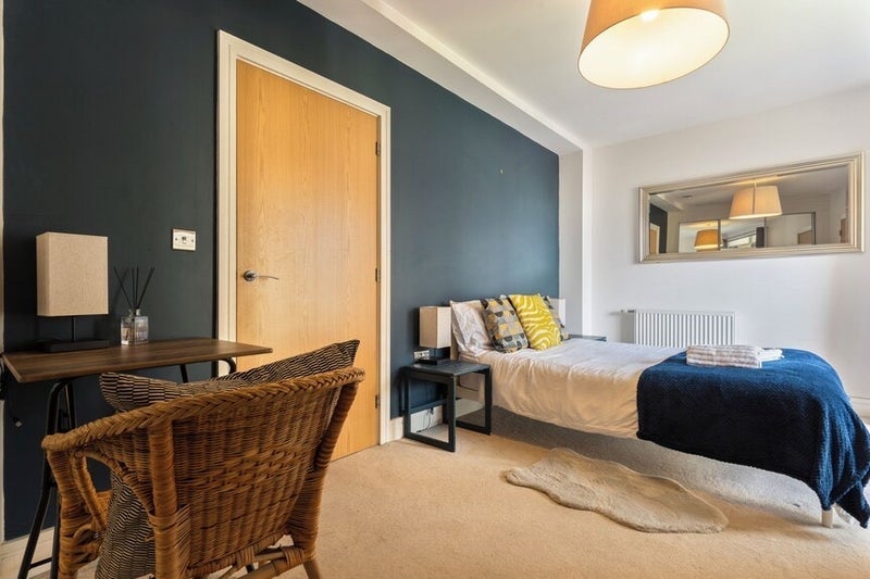 Room Kingsland High Street in Greater London