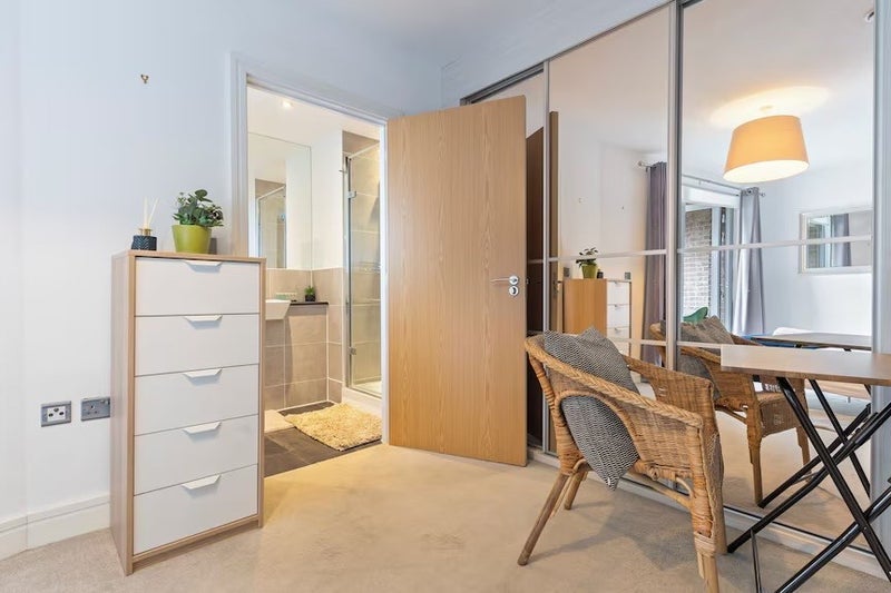 Room Kingsland High Street in Greater London