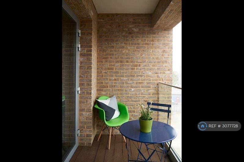 Room Kingsland High Street in Greater London