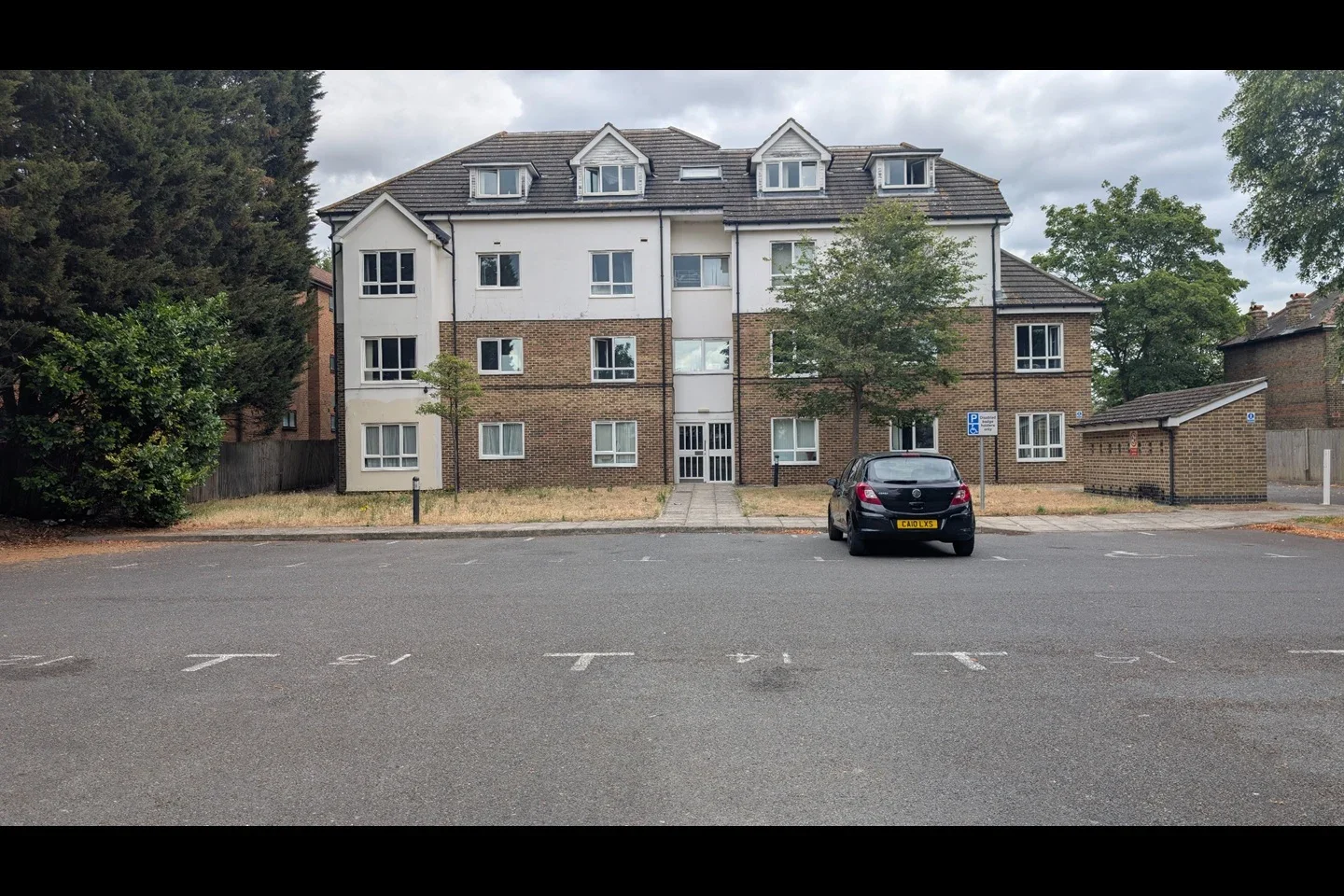 Flat Moorbeck Court in Greater London