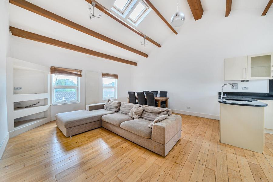 Flat Oldridge Road in Greater London