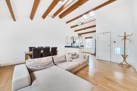 Flat Oldridge Road in Greater London