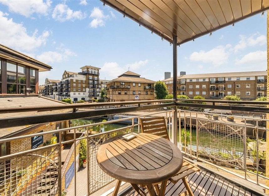 House Goodhart Place in Greater London