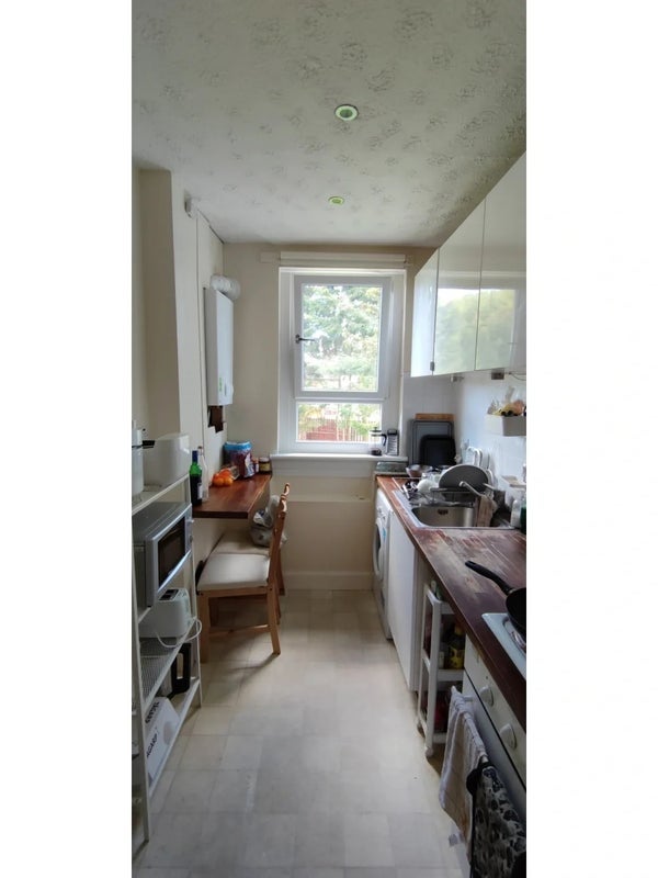 Room Kinstone Avenue in Glasgow