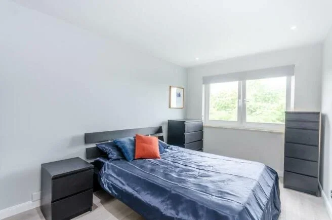 Flat Wynford Road in Greater London