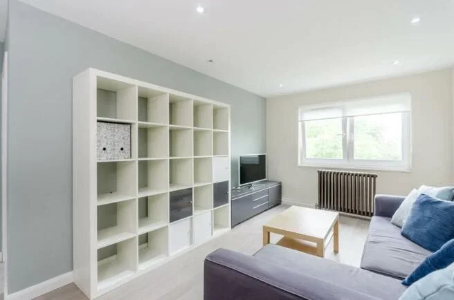 Flat Wynford Road in Greater London