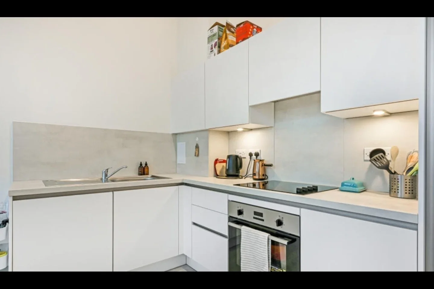 Flat Nestle's Avenue in Greater London