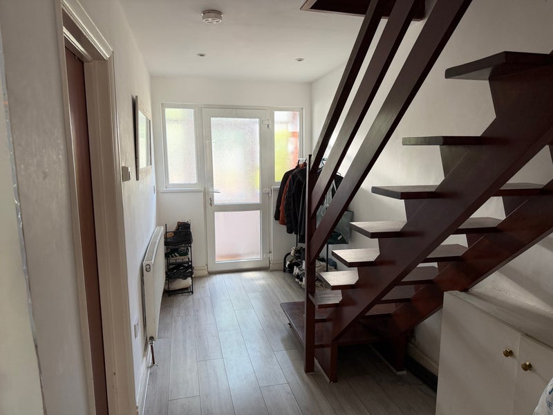 Room Niagara Avenue in Greater London