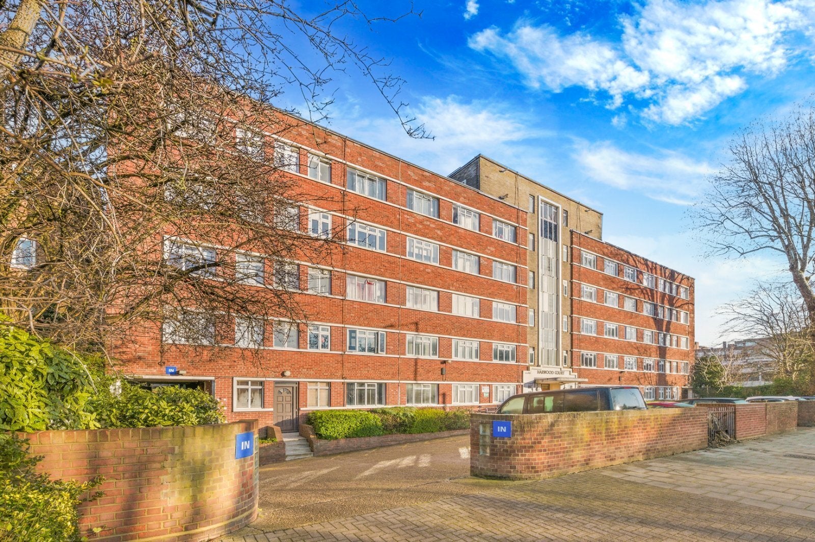 Flat Upper Richmond Road in Greater London