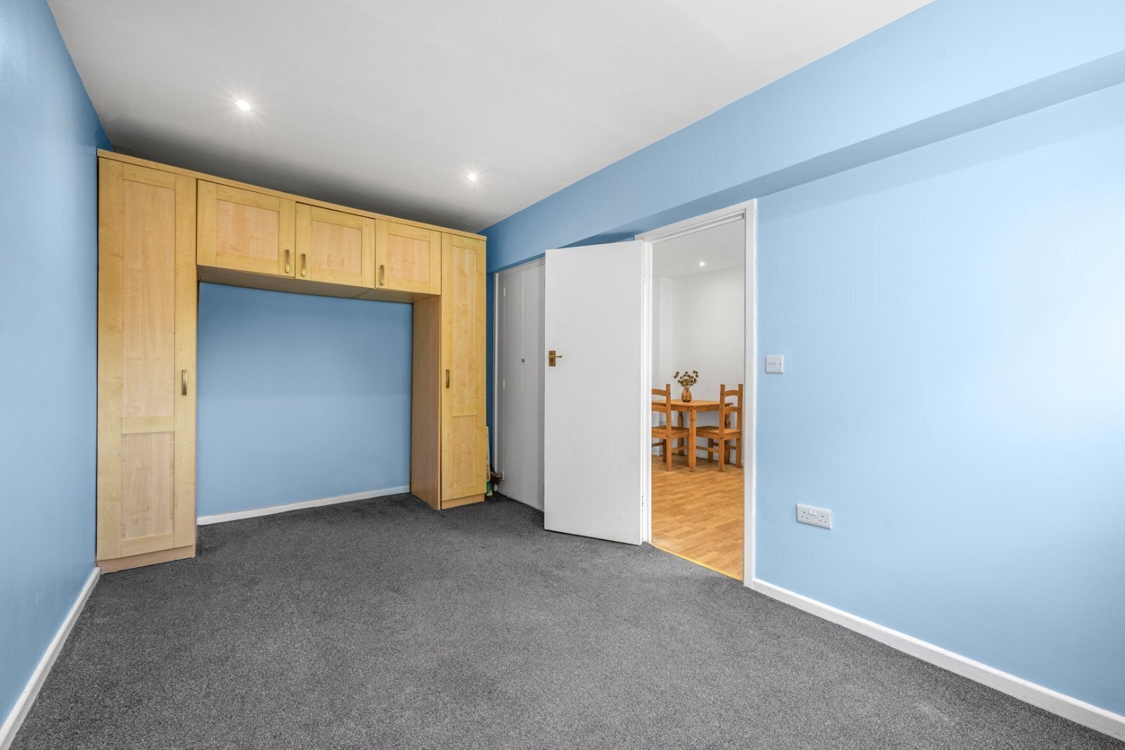 Flat Upper Richmond Road in Greater London