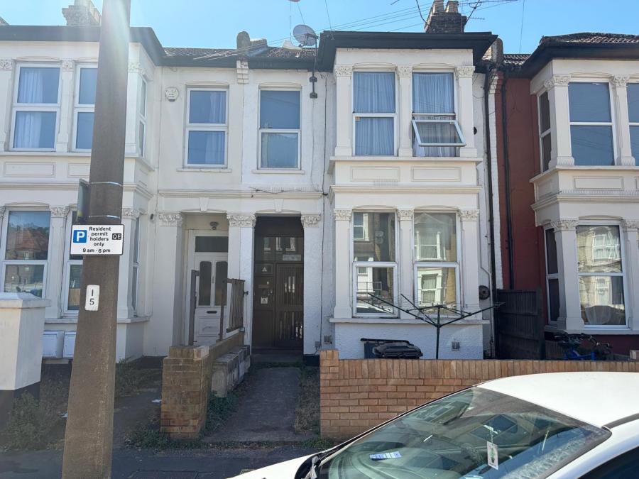 Flat Albert Road in Southend-on-Sea