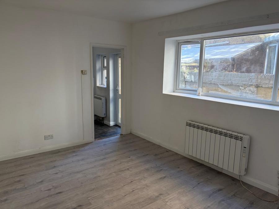 Flat Albert Road in Southend-on-Sea
