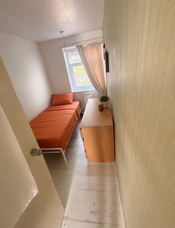 Room Montpelier Road in Greater London