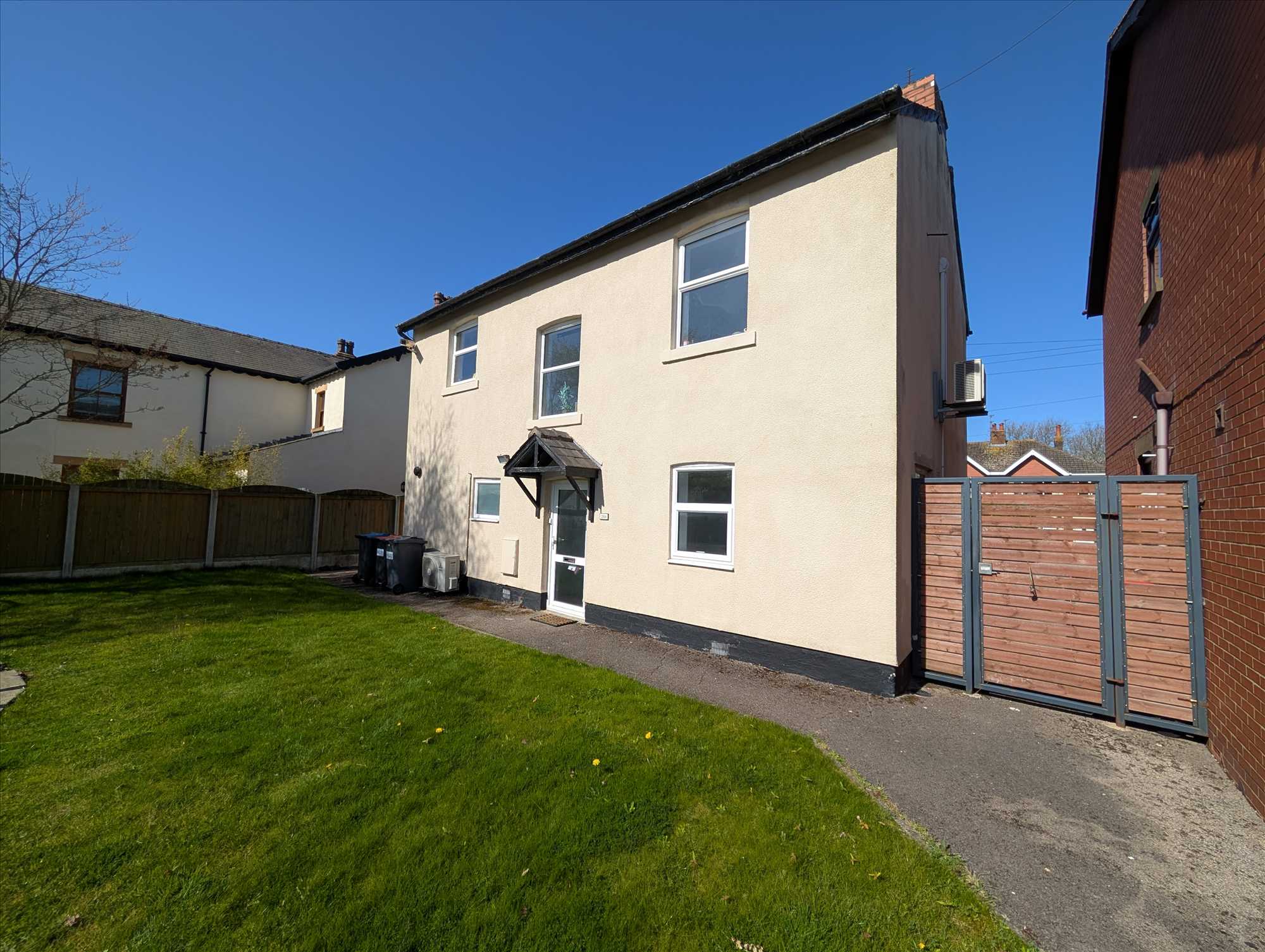 Flat Blackpool Road in Borough of Wyre