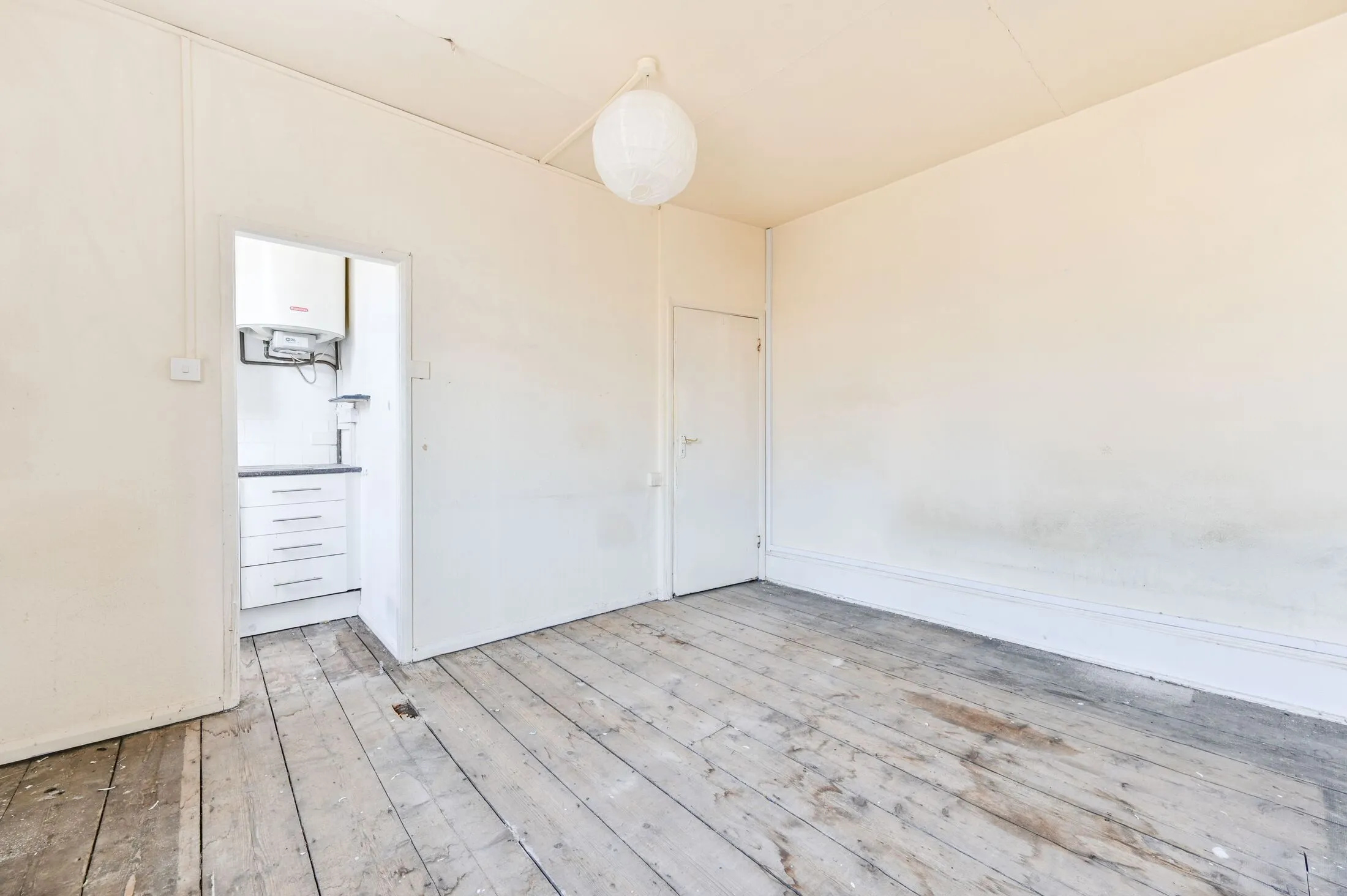 Flat Monmouth Road in City of Westminster