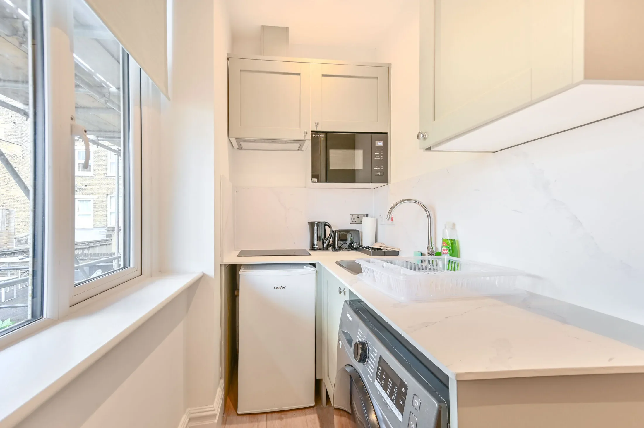 Flat Monmouth Road in City of Westminster