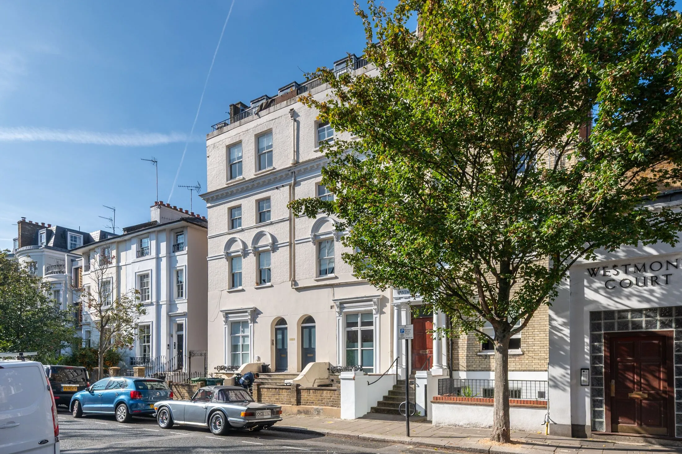 Flat Monmouth Road in City of Westminster