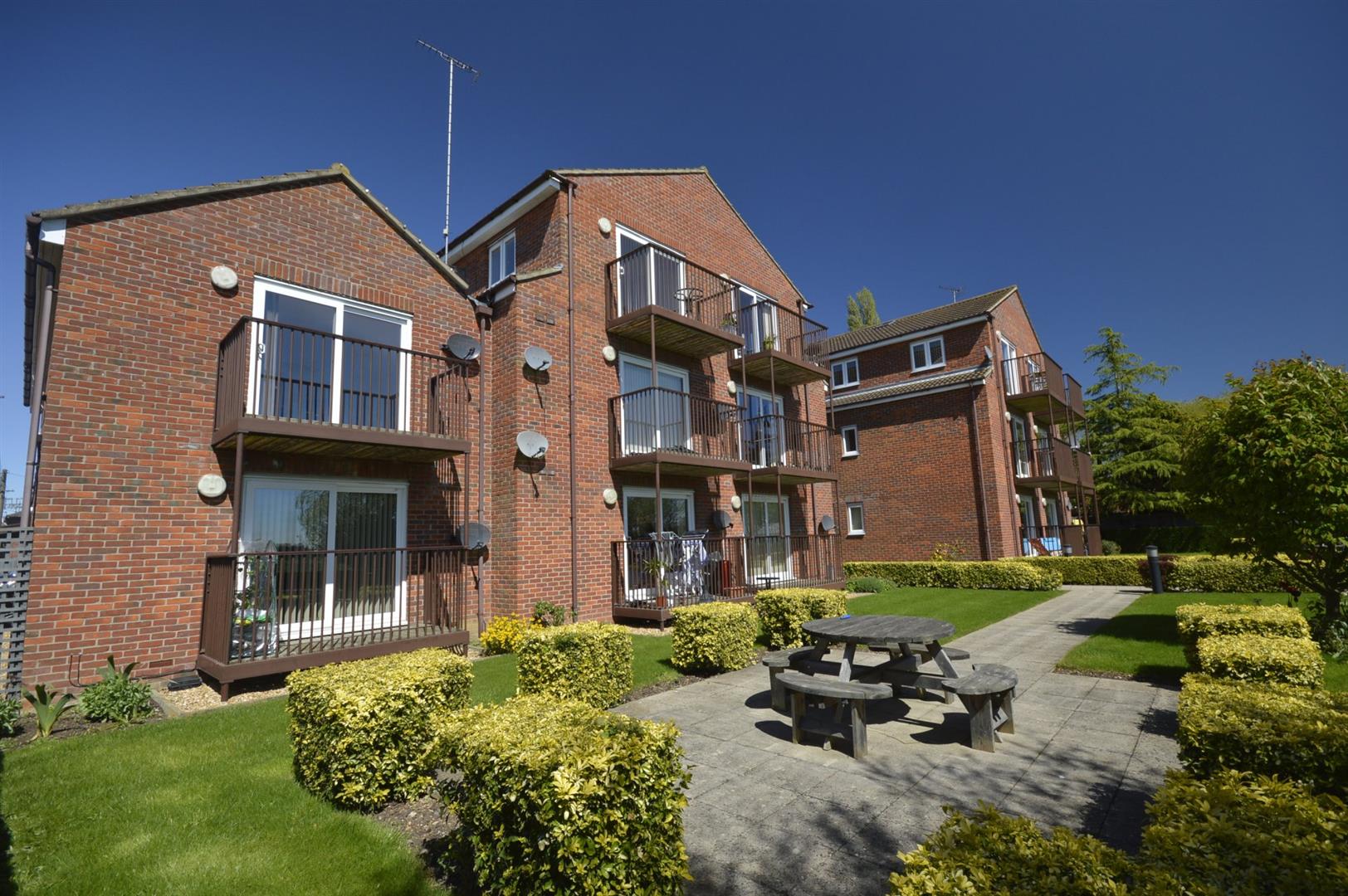Flat Parsons Court in Cambridge