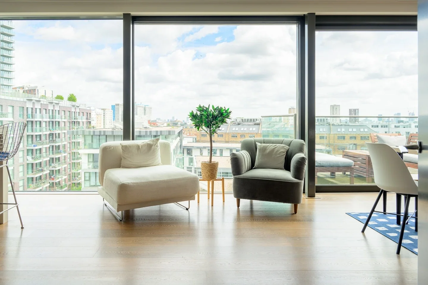 Flat Bridle Mews in Greater London