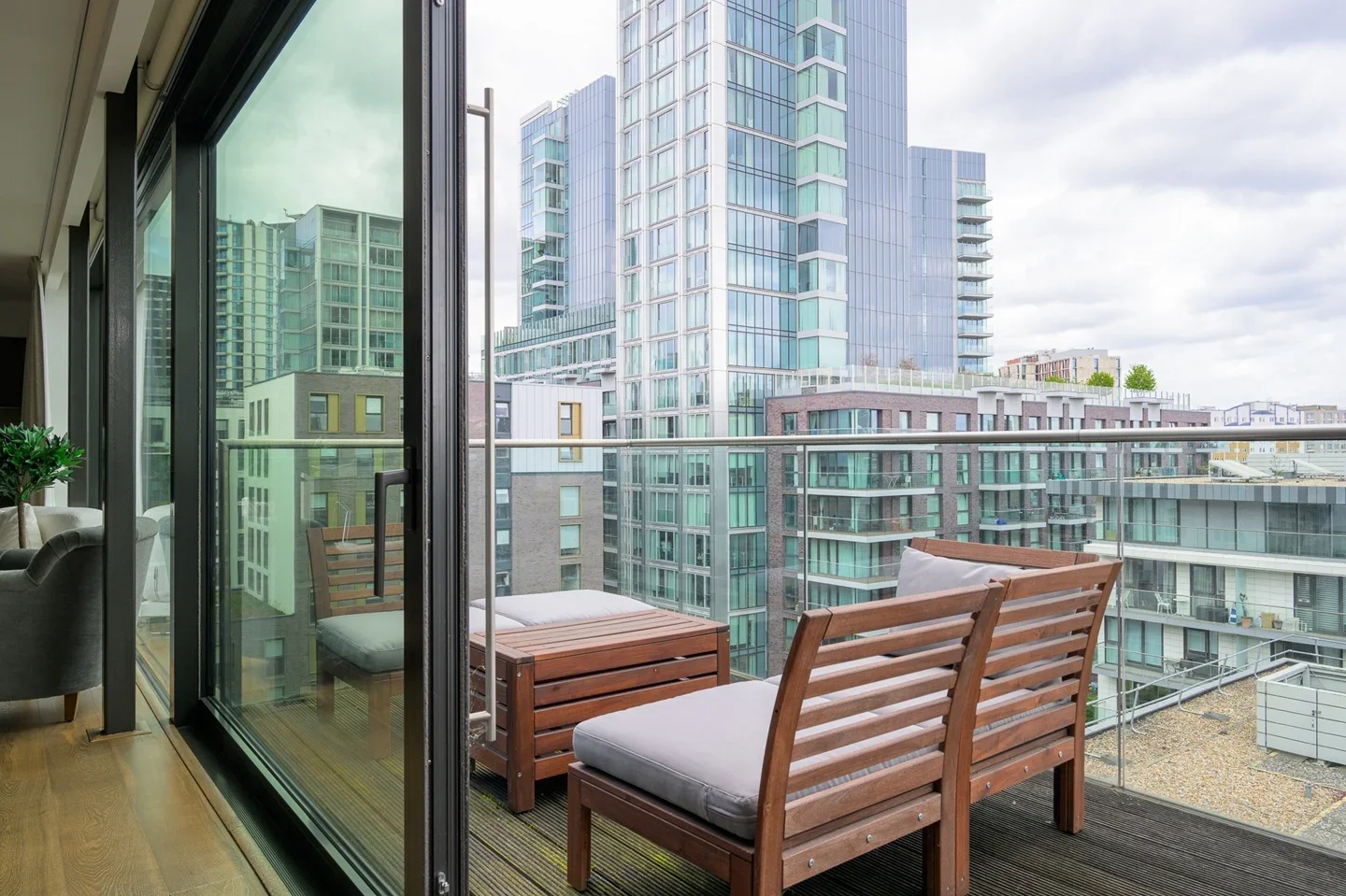 Flat Bridle Mews in Greater London