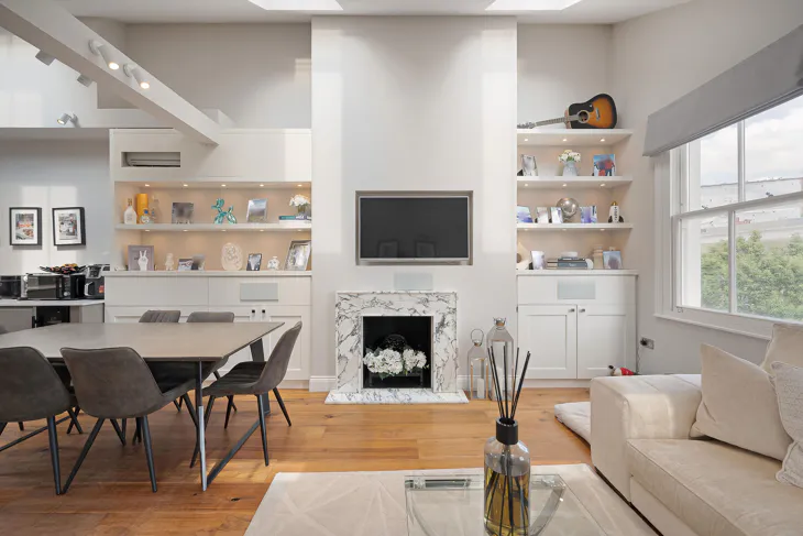 Flat Fernshaw Road in Greater London