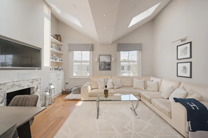 Flat Fernshaw Road in Greater London