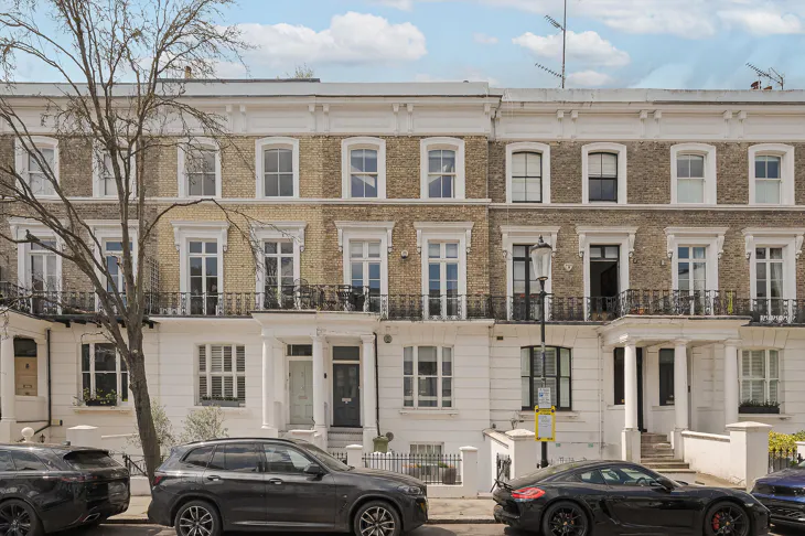 Flat Fernshaw Road in Greater London