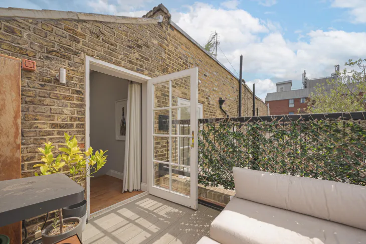 Flat Fernshaw Road in Greater London