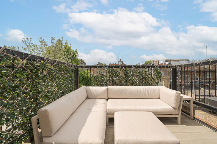 Flat Fernshaw Road in Greater London