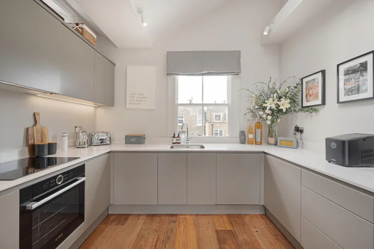 Flat Fernshaw Road in Greater London