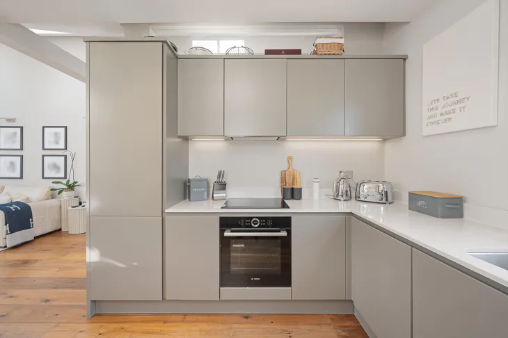 Flat Fernshaw Road in Greater London