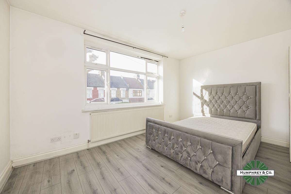 Flat Wilson Road in Greater London