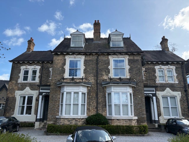 Flat Pearson Avenue in Hull