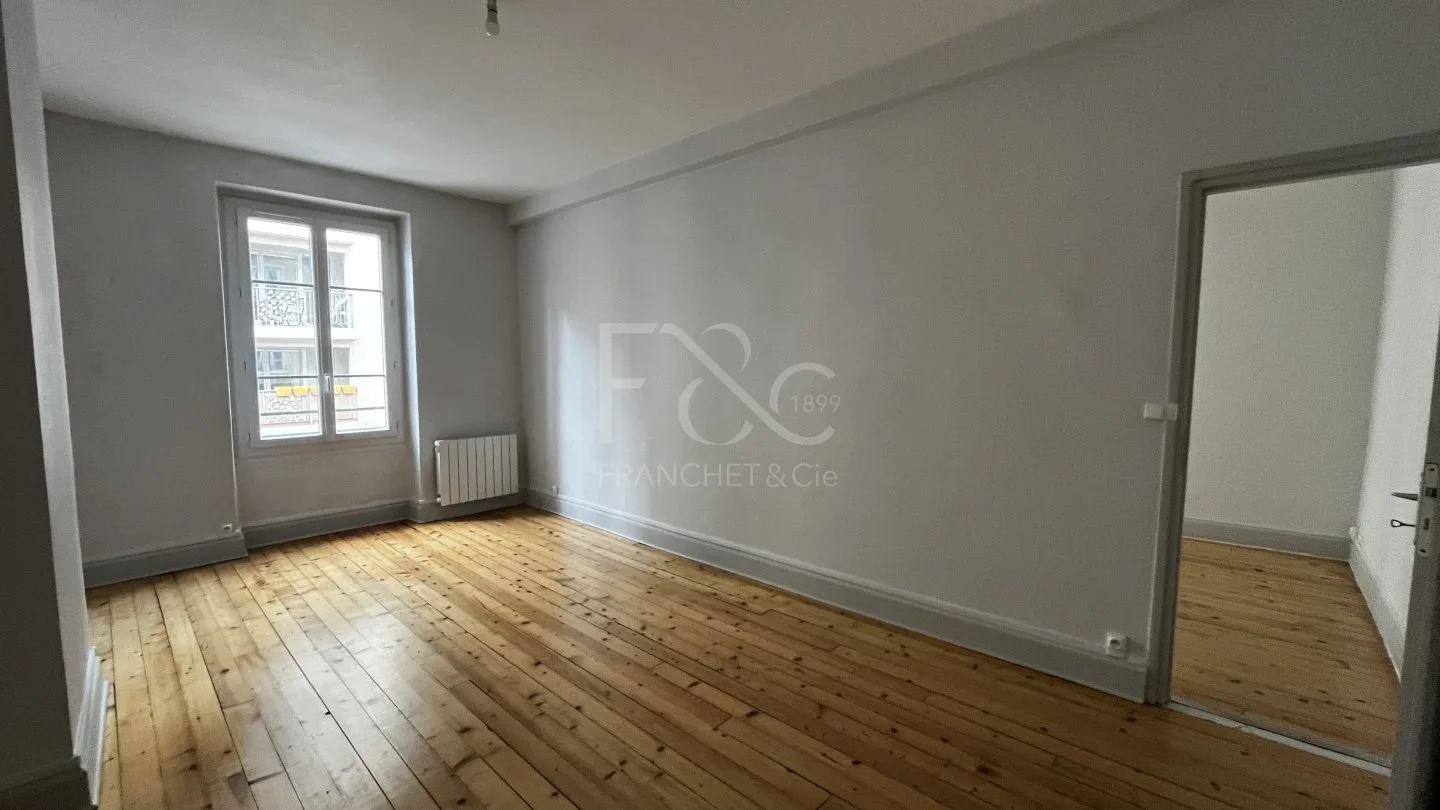Flat Rue Renan in Lyon